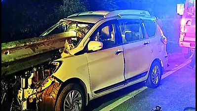 Mumbai cop loses control of car, dies as metal fence pierces windshield