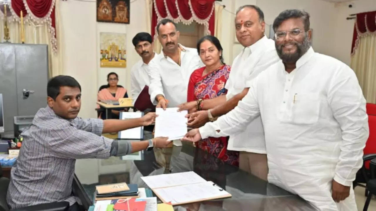 TDP candidate for Nellore parliament Vemireddy Prabhakar Reddy files  nomination | Amaravati News - Times of India