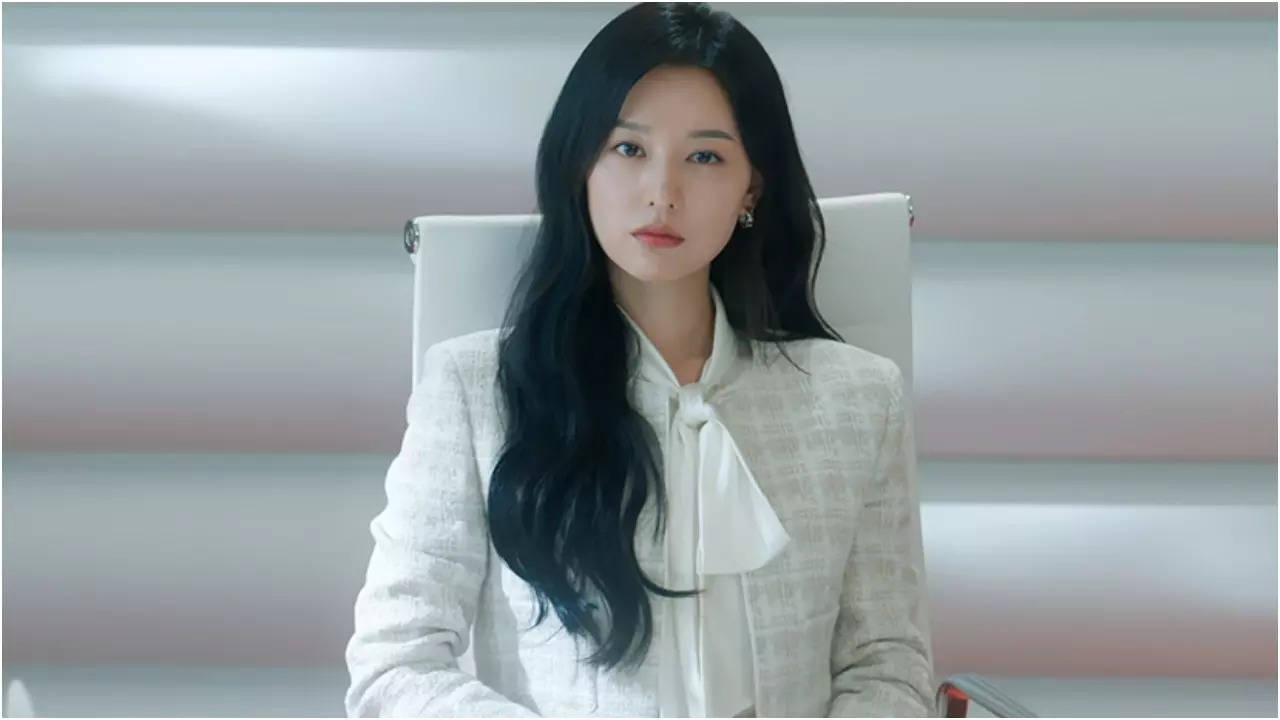 Image Kim Ji Won image beautiful image beautiful image beautiful image beautiful image beautiful image beautiful image beautiful - Massage tool, wired earphones and lip balm - 'Queen of Tears' star ...