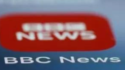 Top BBC news anchor resigns after sex photos furore