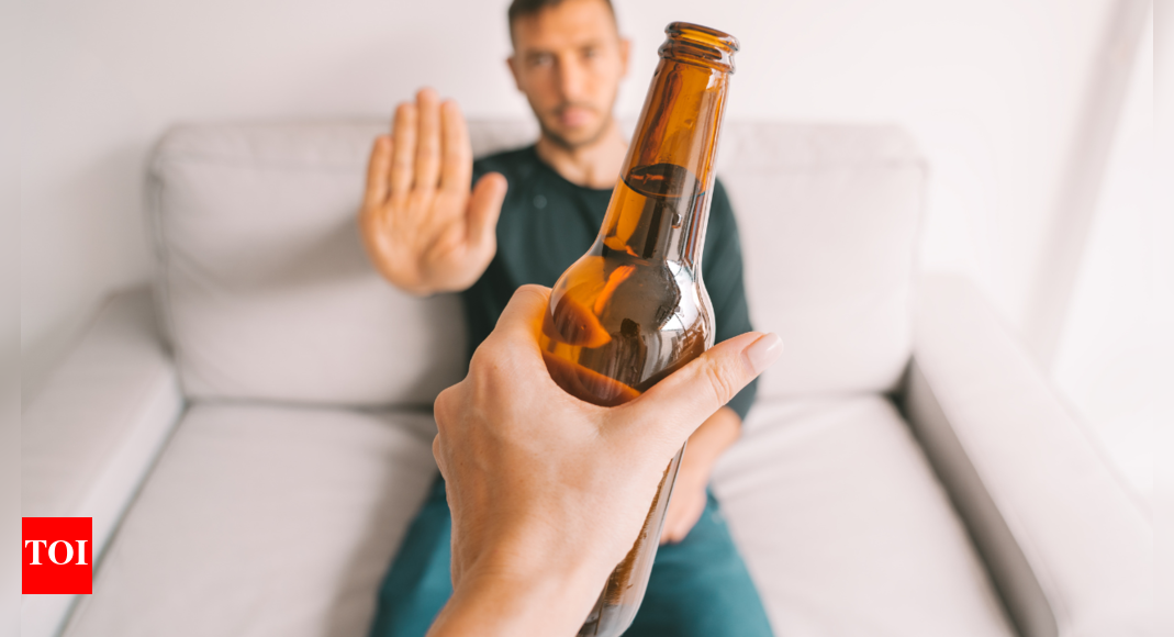 How much alcohol intake can harm the liver? - Vimarsana News