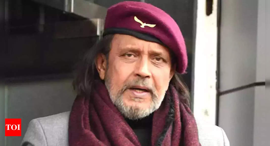 Mithun Chakraborty conferred with Padma Bhushan by President Droupadi Murmu | Hindi Movie News