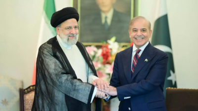 Iran president pledges to strengthen ties with Pakistan