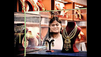 Platinum gold jewellery exports jump 449% in FY24