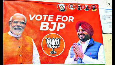 Bittu snubs Cong, keeps Beant Singh’s name on posters