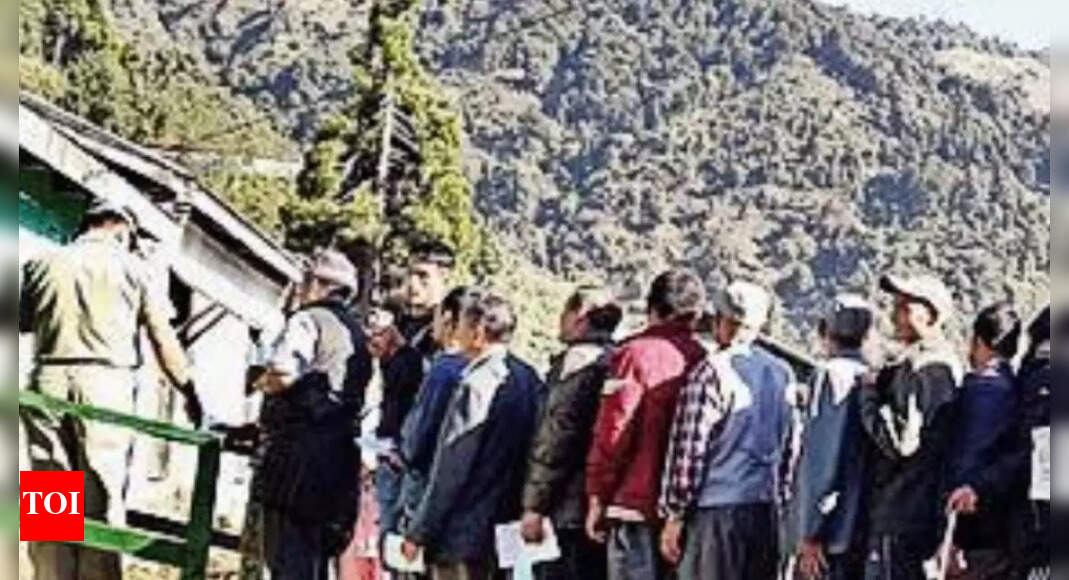 Mules barred, how EVMs get to Darjeeling village at 6,900 feet | Kolkata News - Vimarsana News