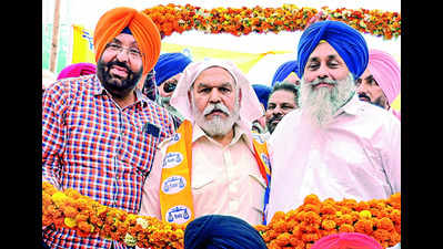 Punjab Cong ex-chief Mohinder Singh Kaypee joins SAD, to fight from Jalandhar