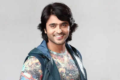 Actor Ashish Sharma’s dad gets hospitalised; says, “His condition is critical, please pray for his life”