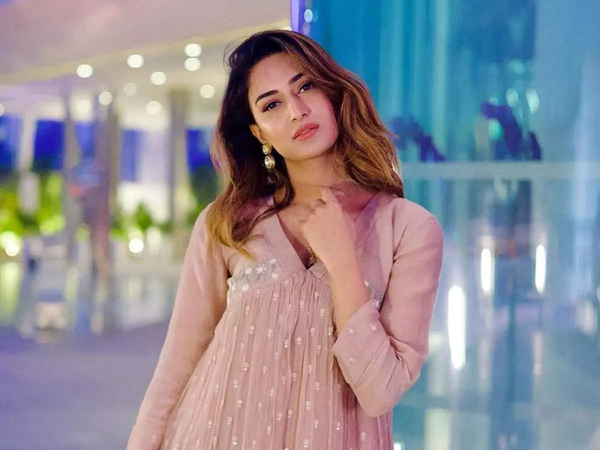 Erica Fernandes shares her horrifying experience during Dubai thunderstorm