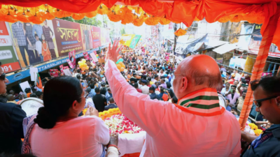 Amit Shah holds massive roadshow in Bengaluru