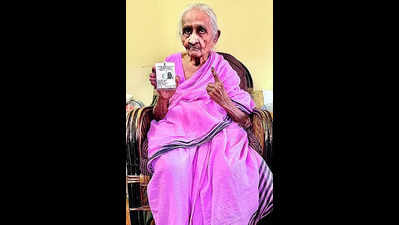 After casting vote, centenarians call on youths to emulate them