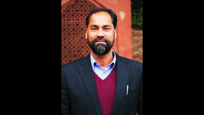Facing 3 nominees who left parties, Channi makes turncoats main issue