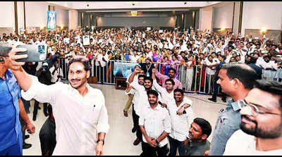 I have schemes for all your dreams, says CM YS Jagan Mohan Reddy at Chellur