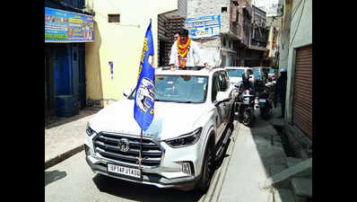 Campaign ends with temple visits, roadshows and rallies