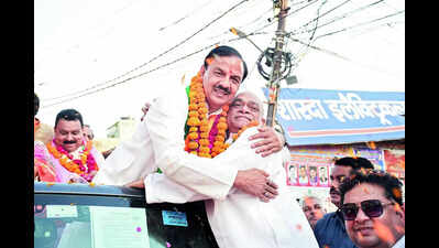 Campaign ends with temple visits, roadshows and rallies