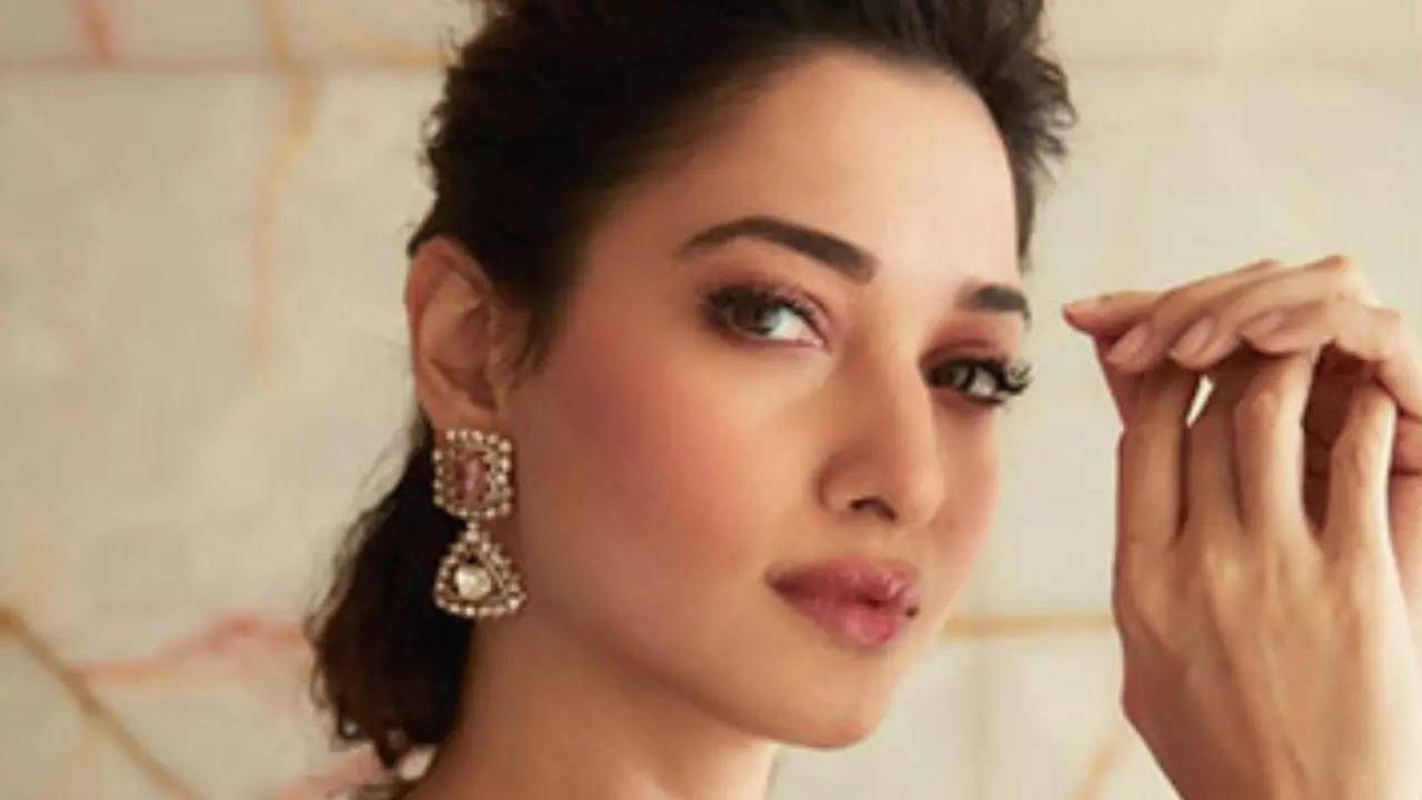 Actress Tamannaah Bhatia summoned by Maharashtra cyber department in IPL  2023 illegal streaming case | Mumbai News - Times of India