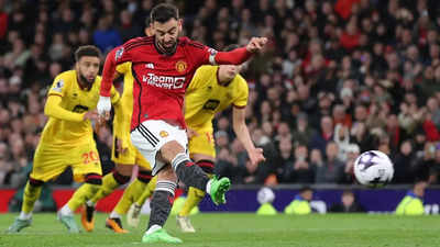 Premier League round-up: Liverpool stunned by Everton, Manchester United triumph over Sheffield United, Referee faces controversy