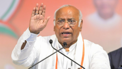 'At least come for my funeral...,' Congress chief Mallikarjun Kharge's emotional appeal to voters in Kalaburagi