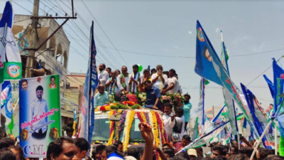 Chandragiri comes alive with a massive rally undertaken by Chevireddy Mohith Reddy before filing nomination