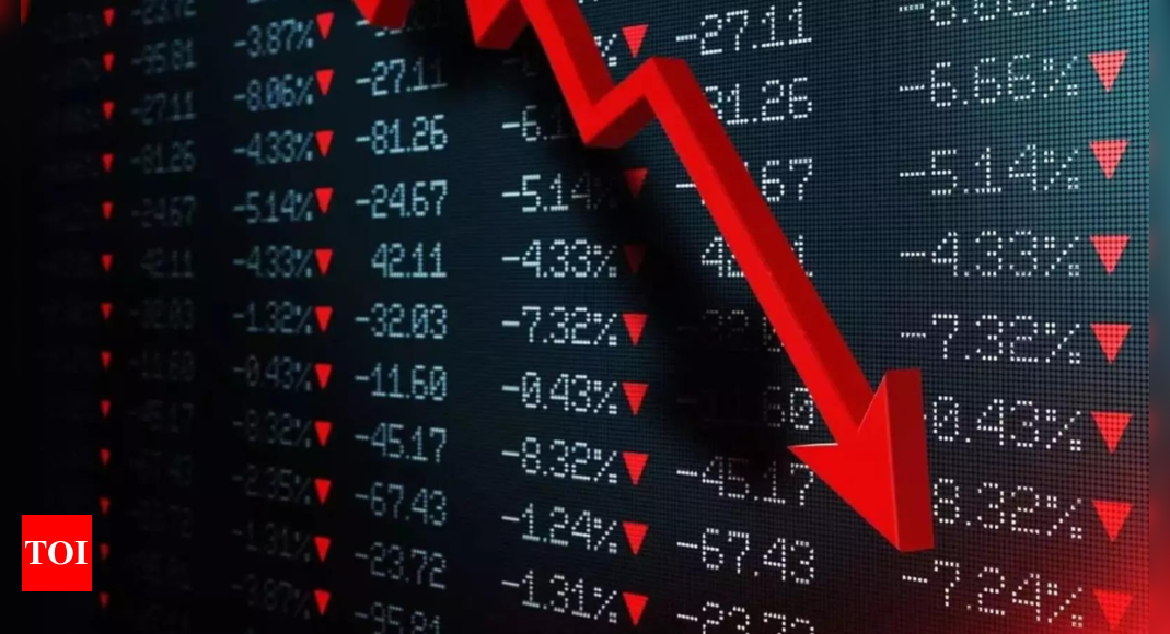 ‘Impending market plunge: Top strategist forecasts 44% S&P 500 crash’ – Times of India
