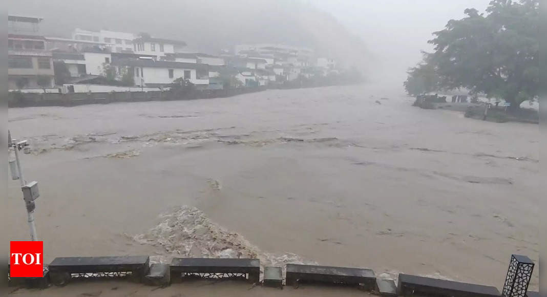 China evacuates entire town as record rains, winds lash its south – Times of India