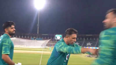 Watch: 'Mujhe ek ball toh khelne de' - Wahab Riaz's request stirs Babar Azam's frustration ahead of Pak vs NZ match