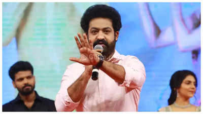 'War 2' star Jr NTR gets upset with paparazzi; yells at them for following him into a star hotel