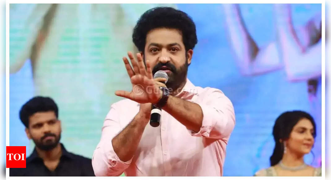‘War 2’ star Jr NTR gets upset with paparazzi; yells at them for following him into a star hotel – Times of India