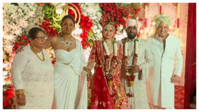 Arti Singh dazzles in pink as she walks down the aisle with brother Krushna Abhishek; bhabhi Kashmera Shah gets emotional