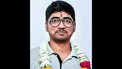 Vidarbha farmer’s son tops JEE (M), boy from Navi Mumbai bags AIR 2