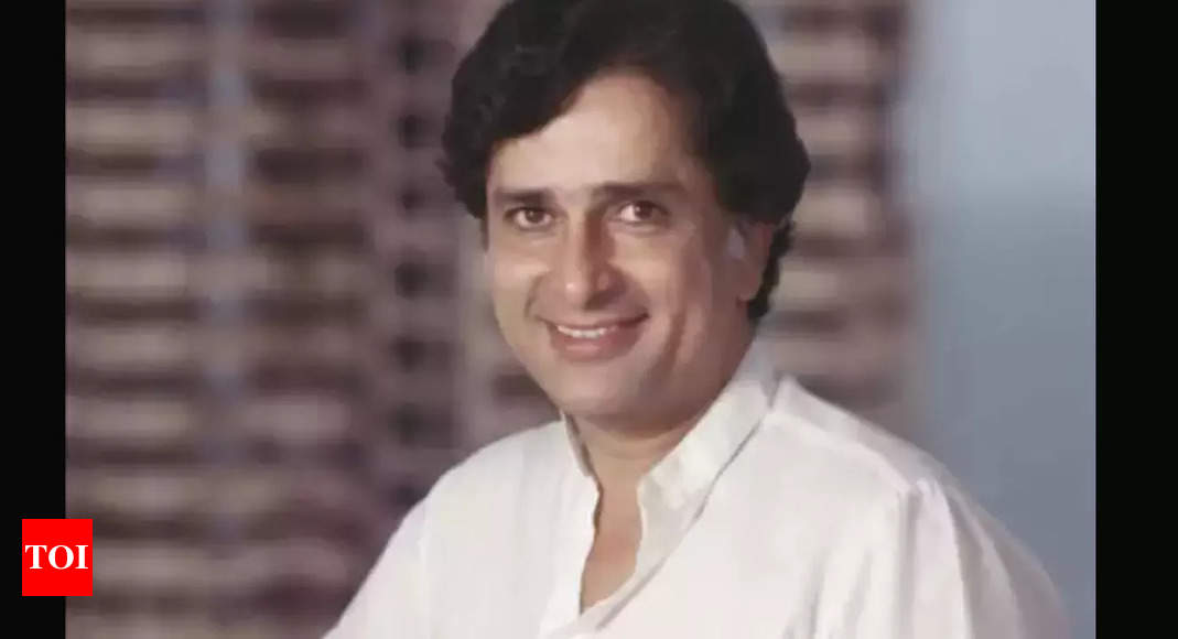 Shashi Kapoor’s Humility: Declining National Award Due to Perceived Incompetence | – Times of India