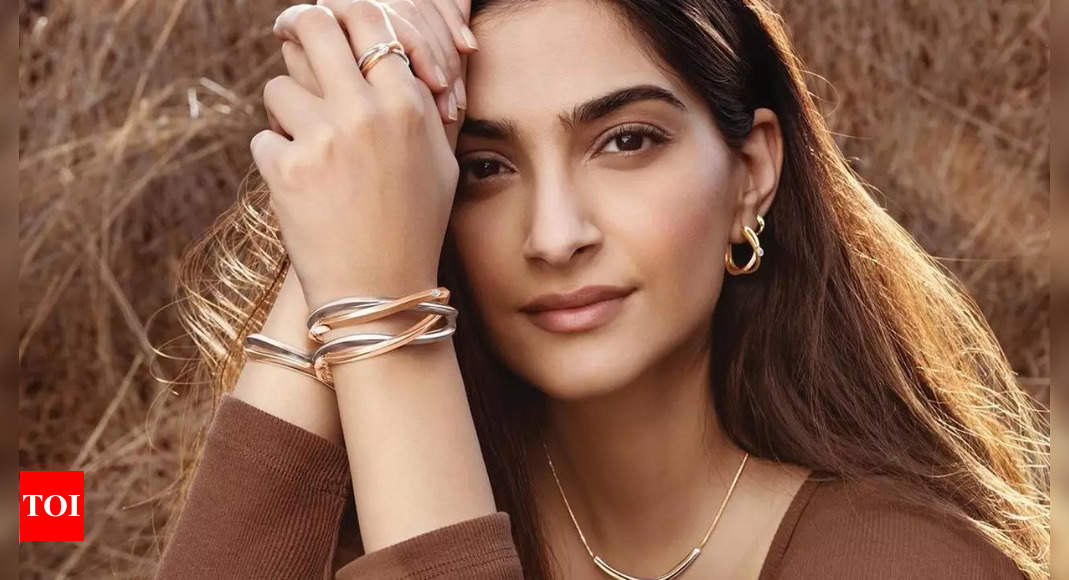 Sonam Kapoor reveals she was traumatised after gaining 32 kg post giving birth to her son Vayu – Times of India