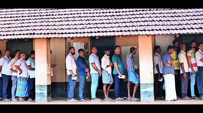Unfazed by blazing heat, coastal folk vote passionately