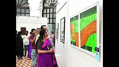 Alumni, students showcase artworks at LU’s exhibition