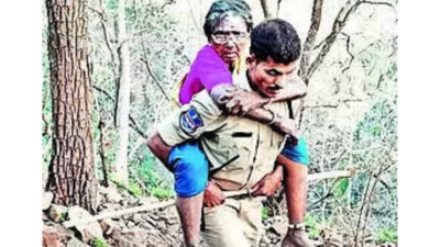 Cop carries devotee on his back through rocky terrain, earns applause