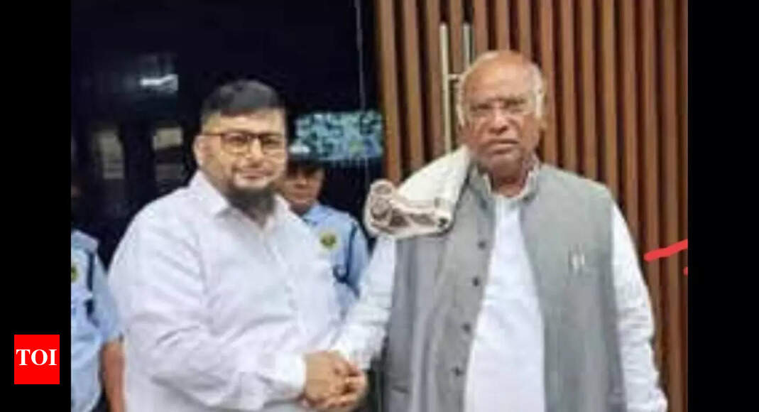 Muslim leaders upset as no Muslim candidate from the Congress in Maharashtra | Mumbai News - Vimarsana News
