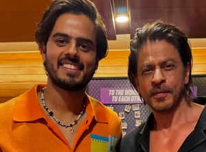 SRK and Nitish Rana pose for a perfect pic