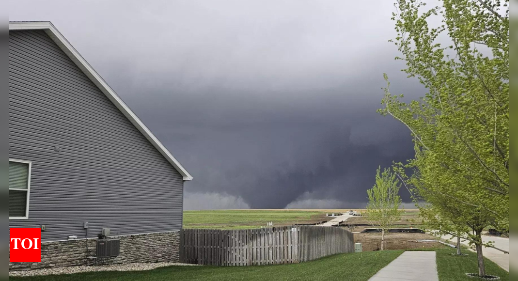 Midwest tornadoes cause severe damage in Omaha suburbs - Times of India