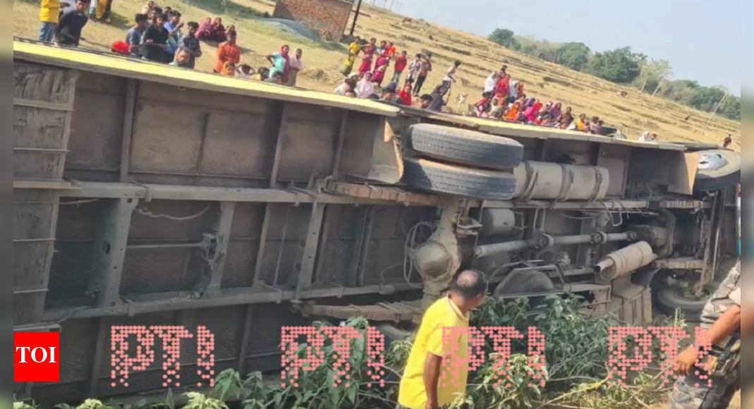 15 children injured as school bus overturns in Ranchi | Ranchi News ...