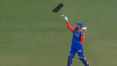Watch: Amid fours and sixes in Delhi, Rohit Sharma gives Rishabh Pant a kite to fly