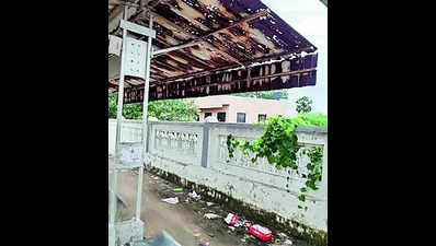 Raw deal for commuters, Putlur railway station needs a makeover urgently