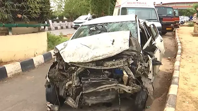 Three injured as Jaguar car hits cab in Delhi's Dhaula Kuan