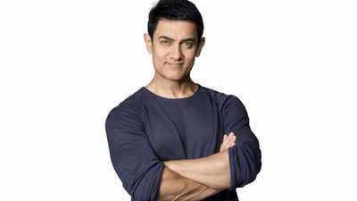 Aamir Khan reveals his fear of playing an 18-year-old student in ‘3 Idiots’; says “I went blindfolded because of Rajkumar Hirani”