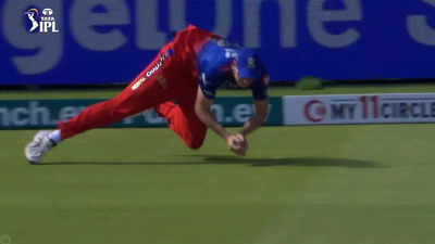 Watch: Cameron Green takes a fine running catch to get rid of Shubman Gill