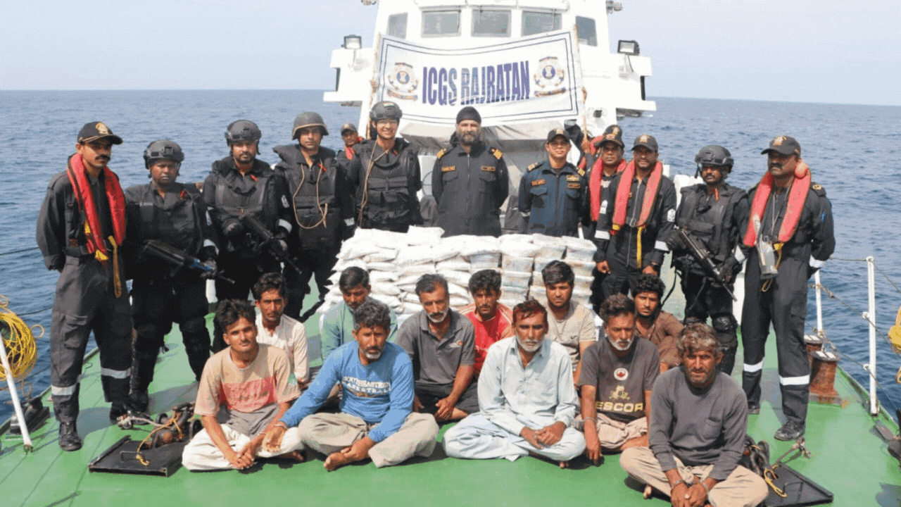 Pakistani boat carrying Rs 600 crore drugs intercepted off Gujarat coast,  14 crew nabbed | India News - Times of India