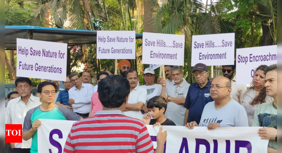 Navi Mumbai: Nature lovers form human chain to save Belapur Hill from encroachments - Vimarsana News
