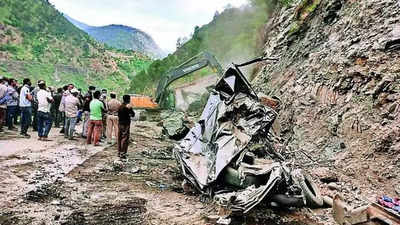 Landslide in HP's Shimla dist crushes SUV, 2 killed