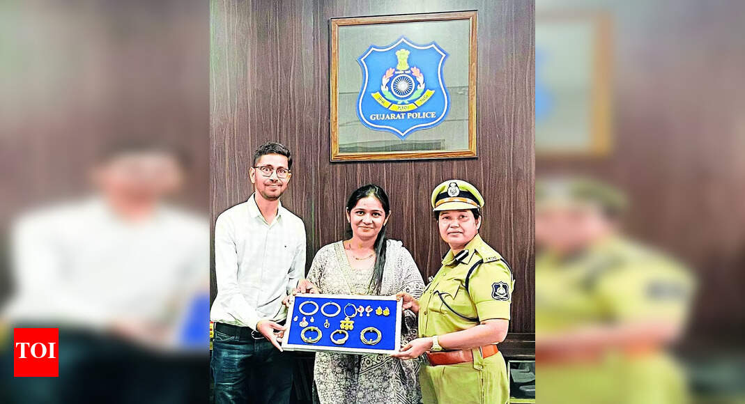 Jewellery Thief: Cops Track Down Thief, Recover 35l Jewellery | Vadodara News - Vimarsana News