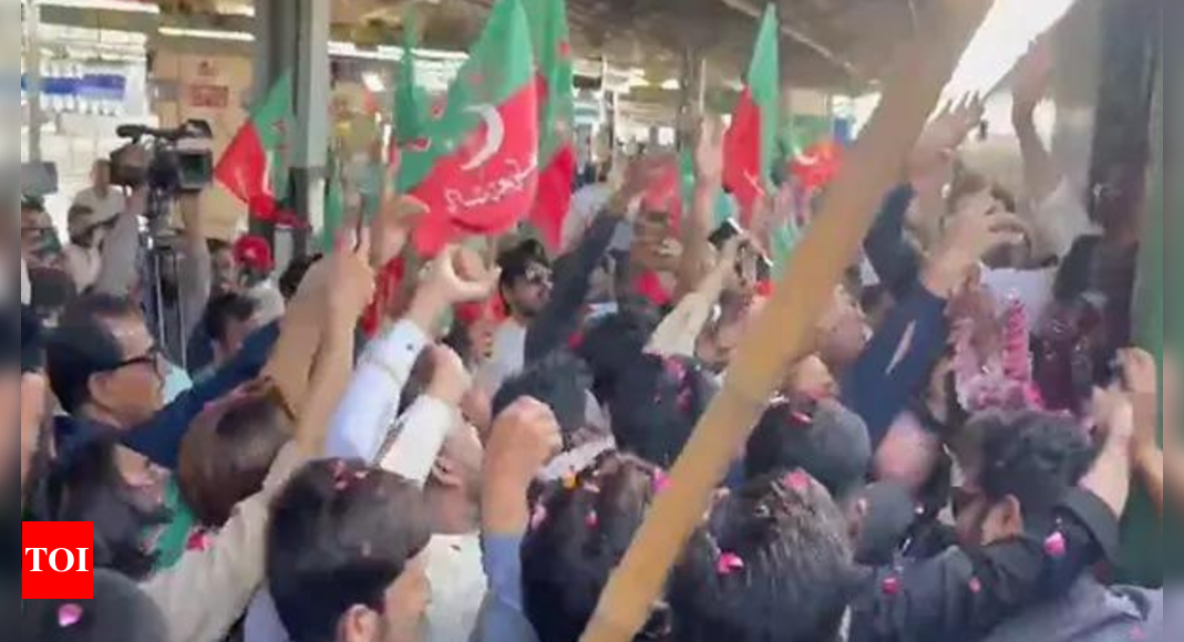 Pakistan Tehreek-e-Insaf holds ‘train march’, vow to continue struggle for release of Imran Khan – Times of India