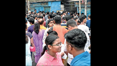 JEE examinees get heat relief as gates open early